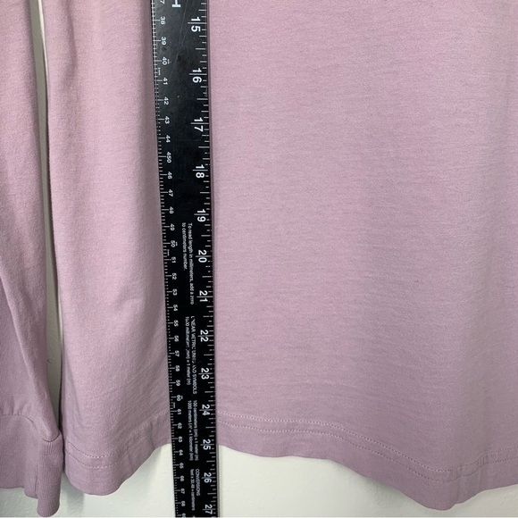 Ivory Ella Nightshade Frosted Paisley
Long-Sleeve Tee Size Medium - Picture 8 of 10